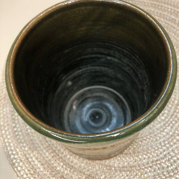 Hand-Made Pottery Vase with Unique Texture and Glazing - Picture 4 of 9